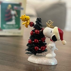 Hallmark miniature collector’s series. Peanuts, Winter Fun with Snoopy. 2004